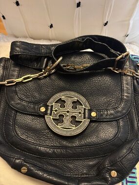 Tory Burch Black Leather Shoulder Bag with Gold-Tone Logo Chain